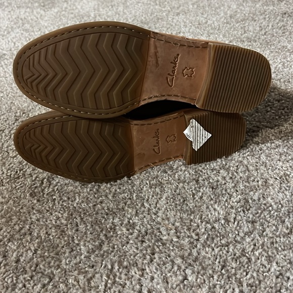 Like new Clarks suede boots - Picture 4 of 5